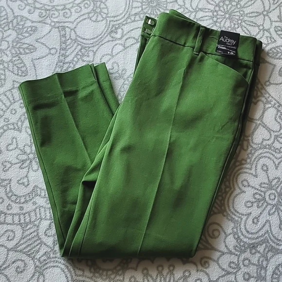 New York & Company Green Ankle Pants - Picture 1 of 10